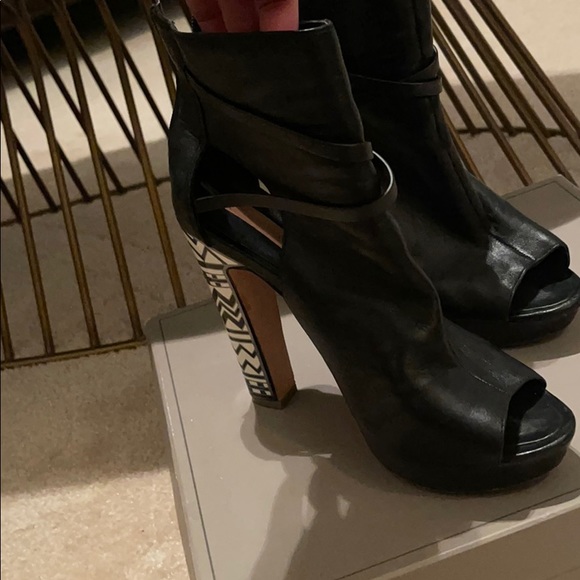 BCBGMaxAzria Heels - Picture 3 of 10